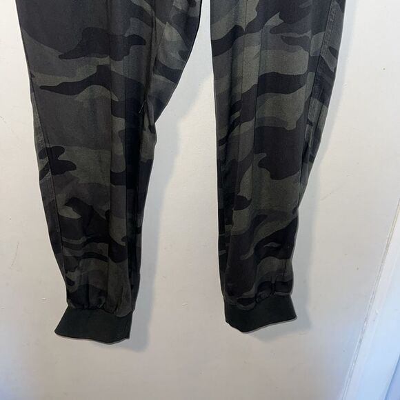 SPLENDID Dark Grey Camo Jogger-S - Picture 4 of 10